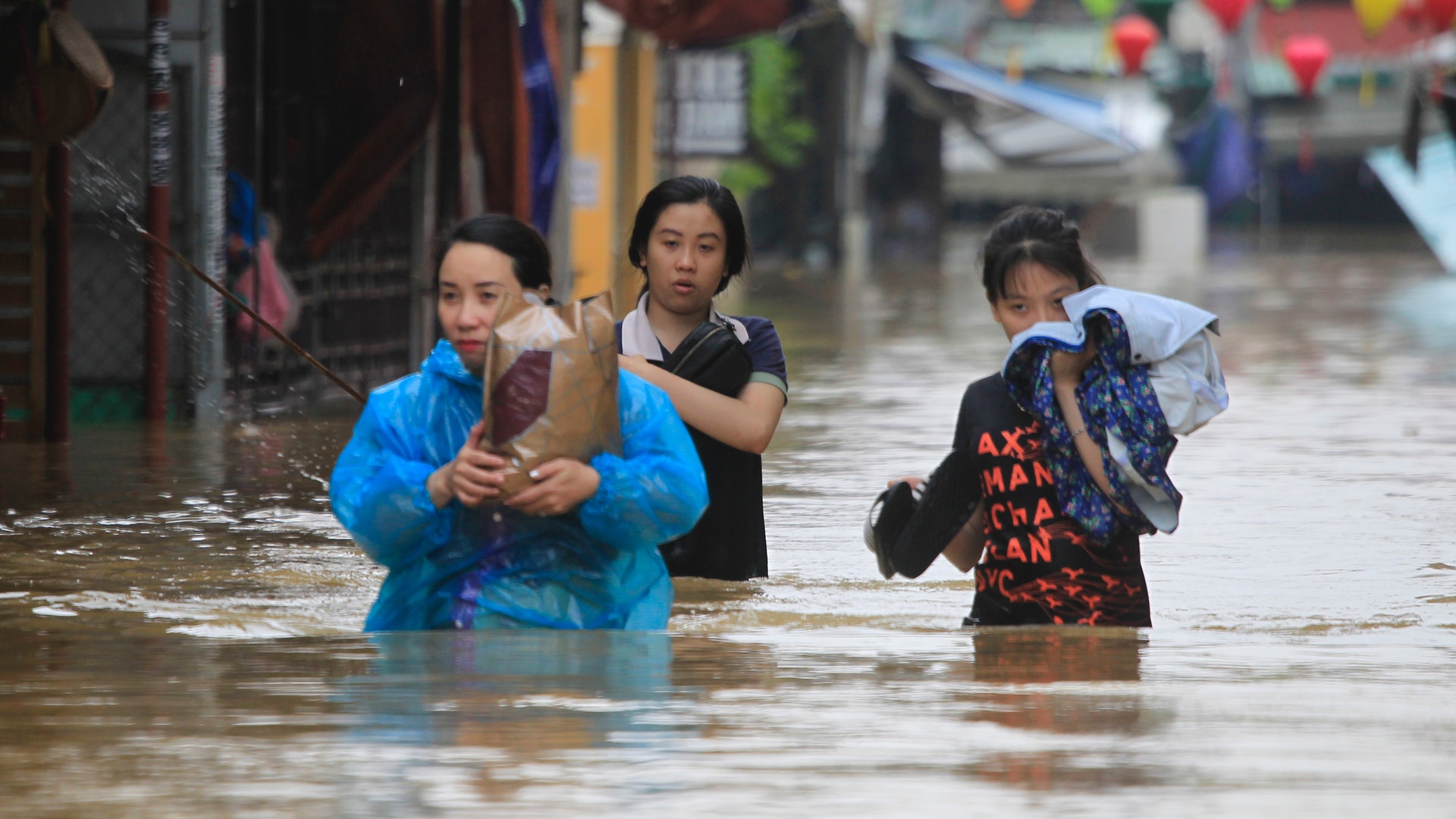 越南打風現嚴重水災 49人死19人失蹤 為APEC添未知數 越南打風現嚴重水災 49人死19人失蹤 為APEC添未知數