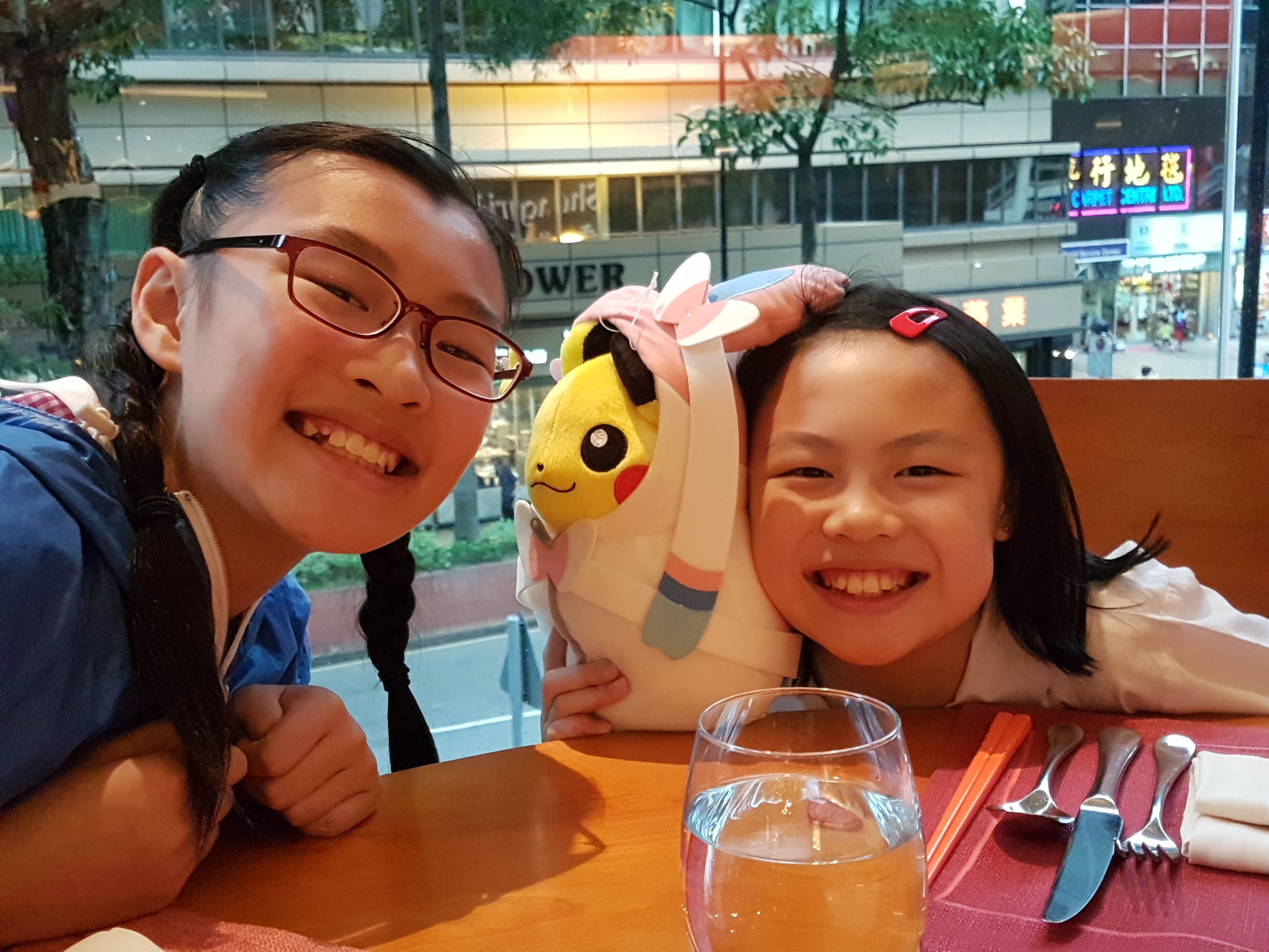 Ian Tsang 的兩個女兒，現正就讀小學。