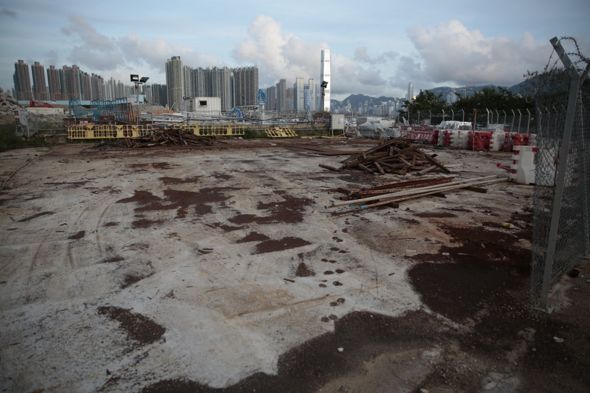 長沙灣興華街西對出住宅地皮以172.88億賣出,成為住宅地王。(鍾偉德攝) 長沙灣興華街西對出住宅地皮以172.88億賣出,成為住宅地王。(鍾偉德攝)