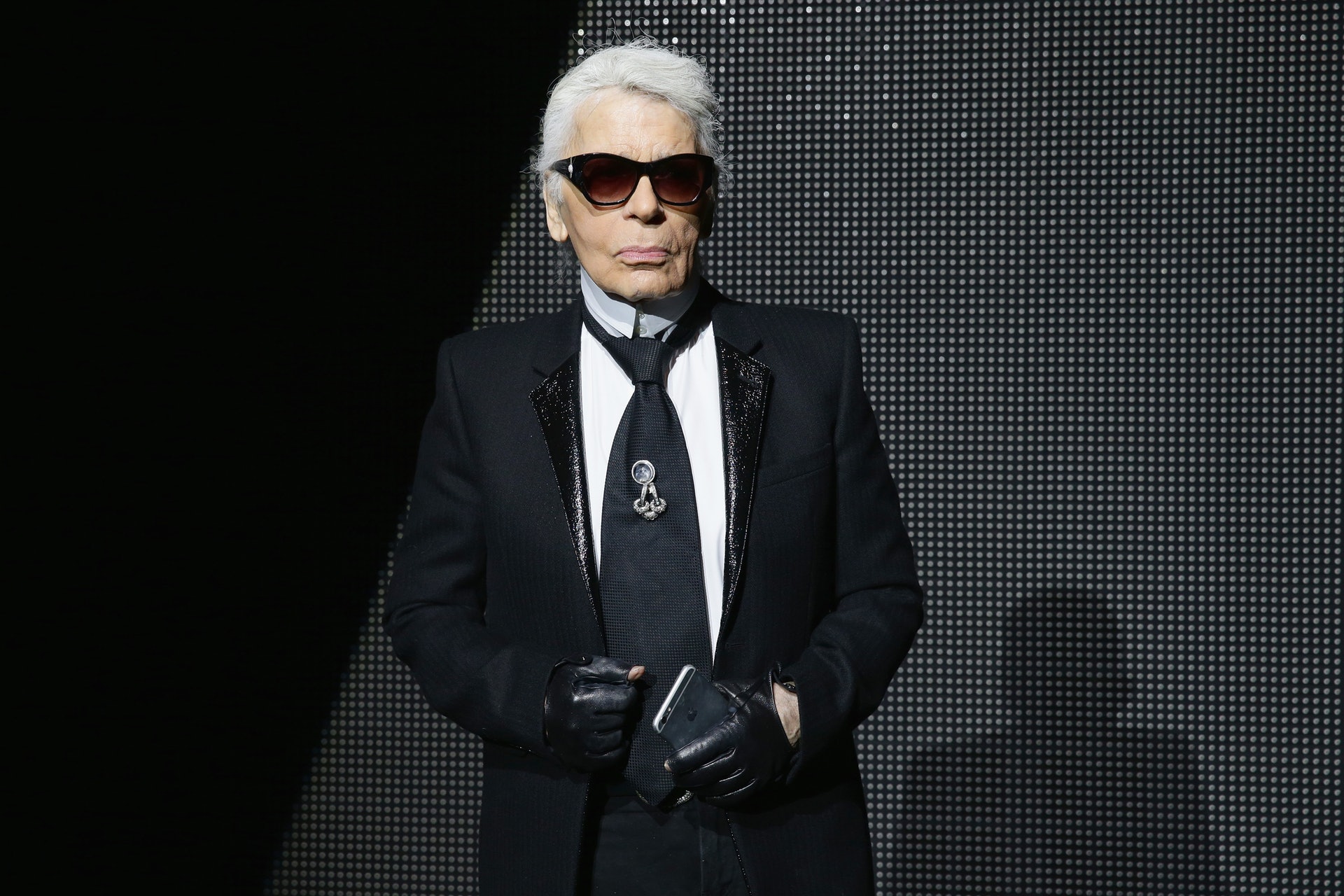 Karl Lagerfeld再度口出狂言,這番種族主義言論甚至比他以前引起的爭議更嚴重。(Getty Images) Karl Lagerfeld再度口出狂言,這番種族主義言論甚至比他以前引起的爭議更嚴重。(Getty Images)