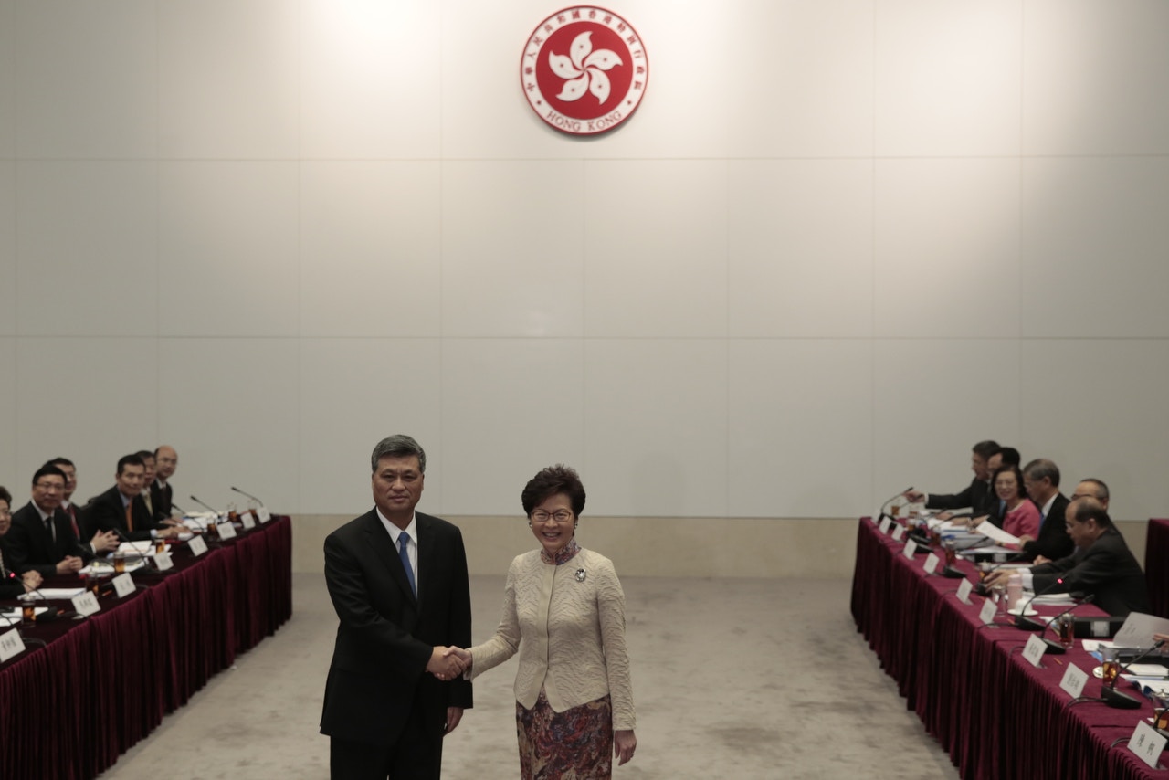 林鄭月娥與馬興瑞會面時提議跨黨派立法會議員到大灣區參觀考察，獲對方積極回應及歡迎。（林若勤攝）