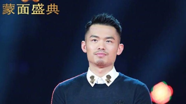 【林丹】驚喜亮相蒙面唱將 翻唱張學友《別問》觀眾聽出耳油 【林丹】驚喜亮相蒙面唱將 翻唱張學友《別問》觀眾聽出耳油