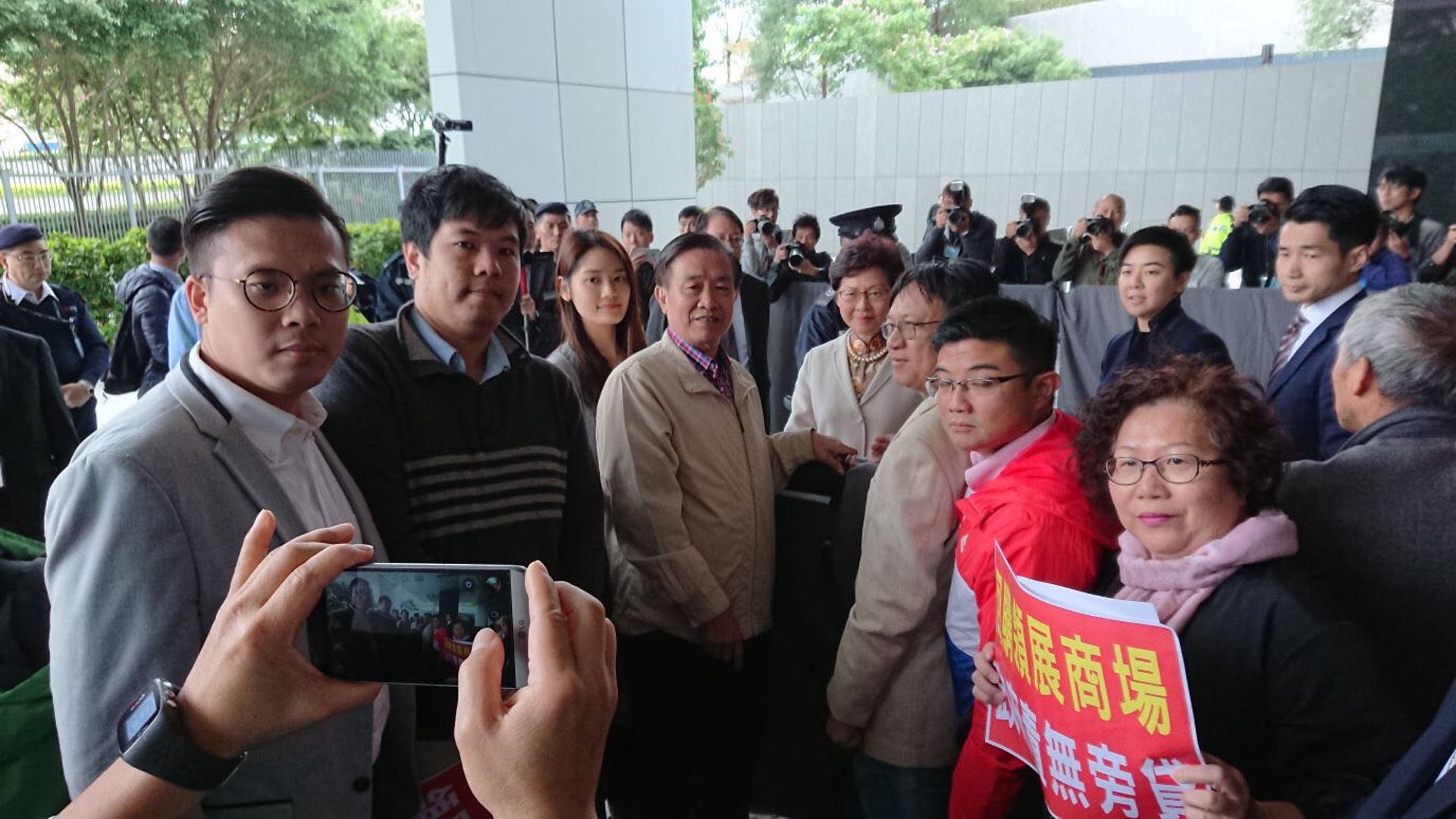 公屋聯會今早向特首林鄭月娥請願。(公屋聯會提供) 公屋聯會今早向特首林鄭月娥請願。(公屋聯會提供)