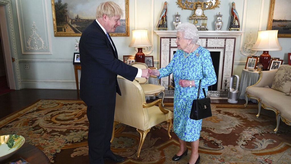約翰遜獲英女王任命為首相 正式入主唐寧街但多名大臣辭職 約翰遜獲英女王任命為首相 正式入主唐寧街但多名大臣辭職