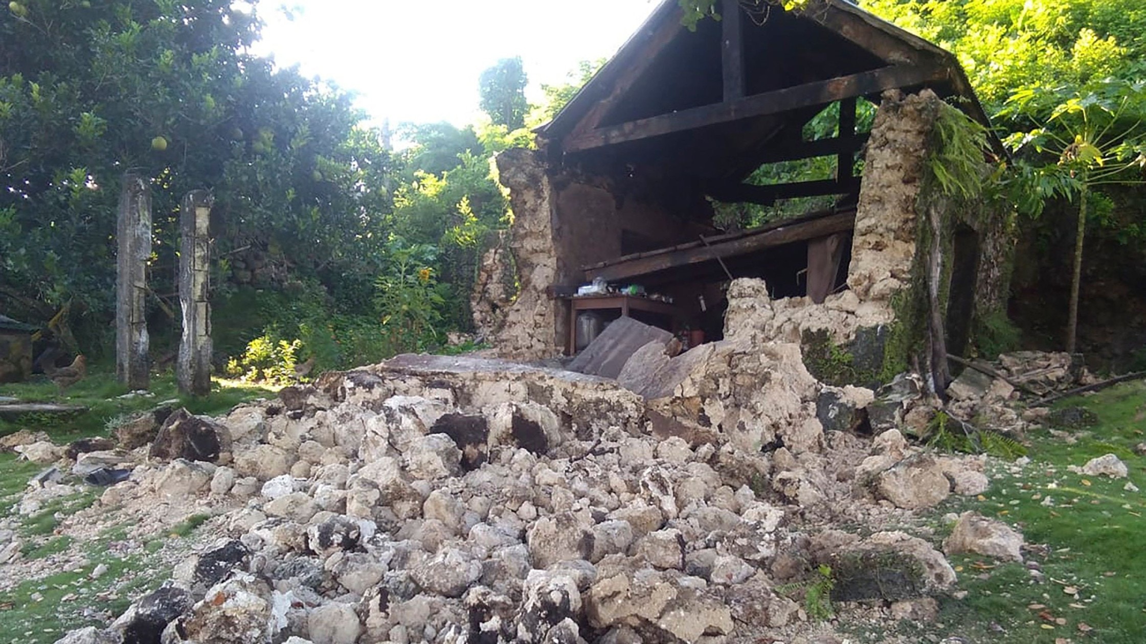 菲律賓巴坦群島地震　最少8死60傷