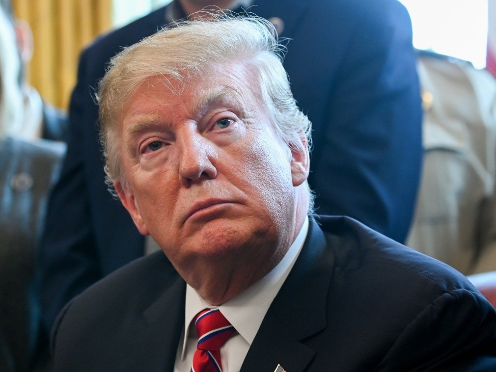 2017年，特朗普與沙特國王薩勒曼簽署價值超過3500億美元的協議，美國將在未來十年售武予沙特阿拉伯。（VCG）