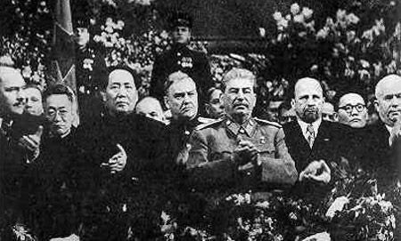 1949年12月21日，毛澤東訪問蘇聯期間，在莫斯科出席斯大林七十壽辰慶祝大會。（網上圖片）