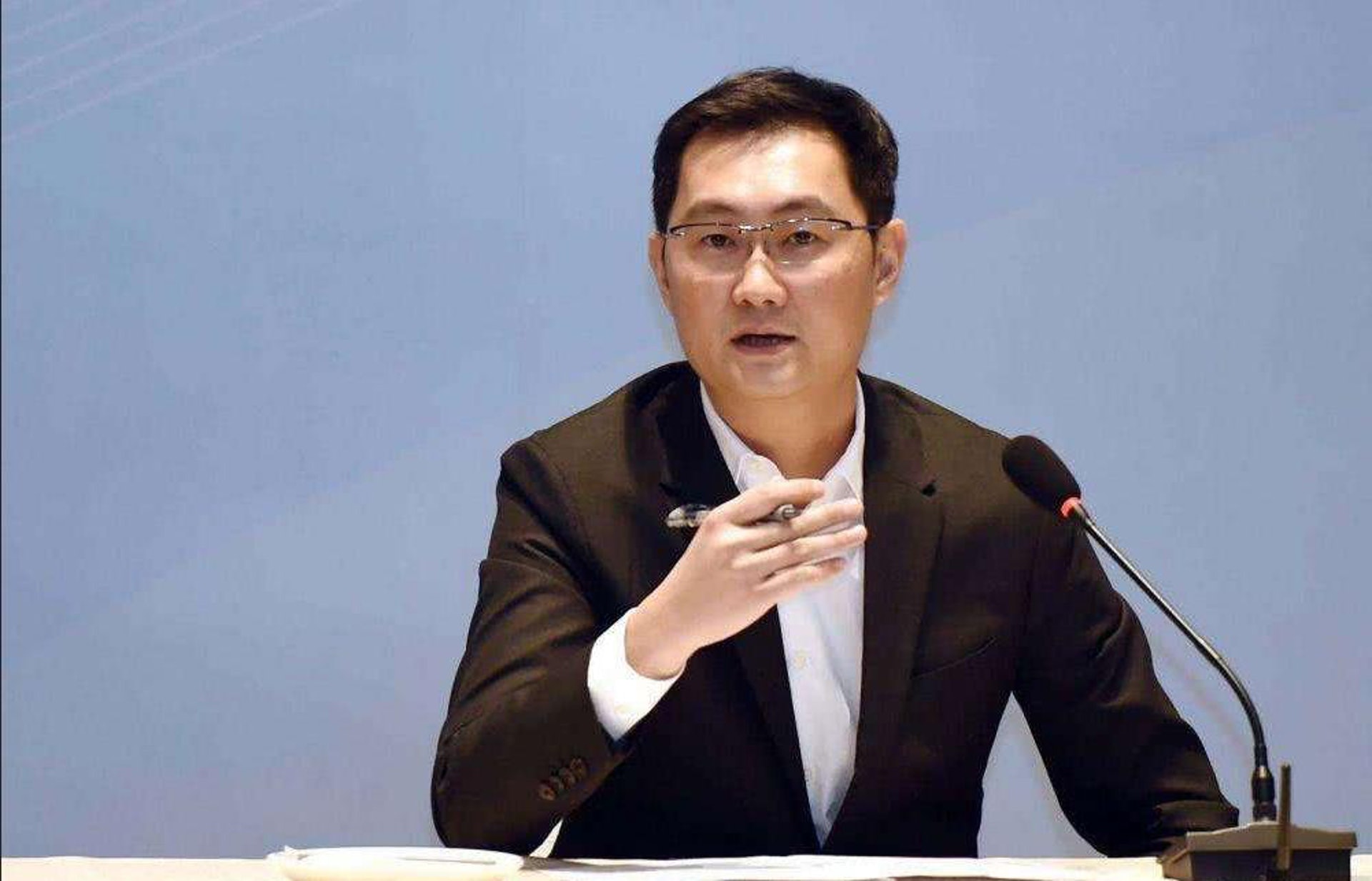 馬化騰稱,騰訊公司與中央企業具有廣闊的合作空間,希望進一步拓展合作領域。(資料圖片) 馬化騰稱,騰訊公司與中央企業具有廣闊的合作空間,希望進一步拓展合作領域。(資料圖片)