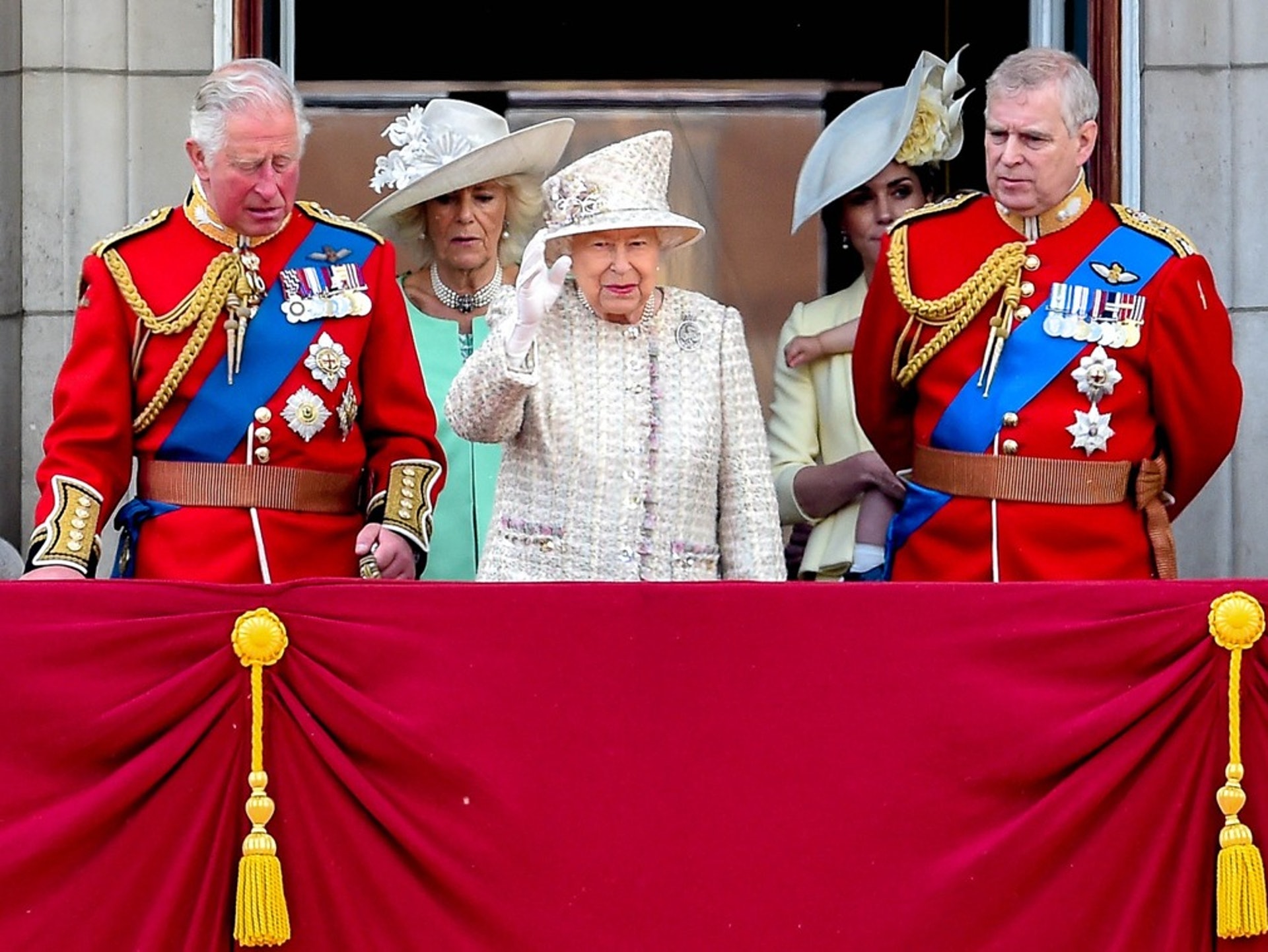 英女王出席皇家軍隊閲兵儀式。（VCG）