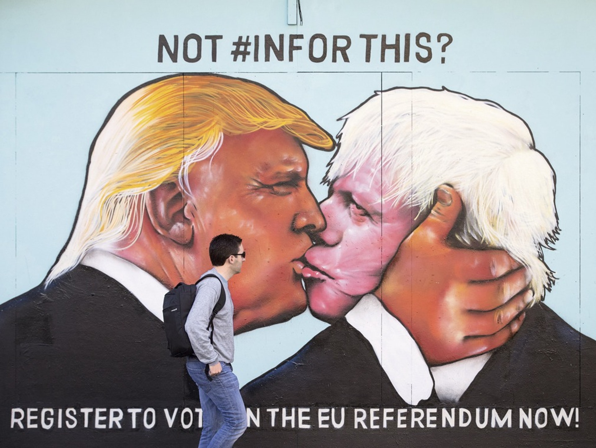 英國作家吉姆森(Andrew Gimson)曾在著作中評價兩人稱,約翰遜吸引人的地方包括會惹成熟的受眾不高興,但很多選民喜歡他這樣,這種互動同特朗普很像。(Getty) (Getty)