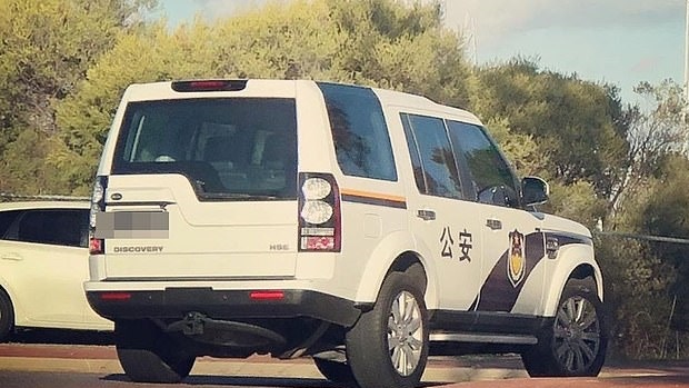 出現在珀斯街頭的「山寨」公安私家車。（Facebook）