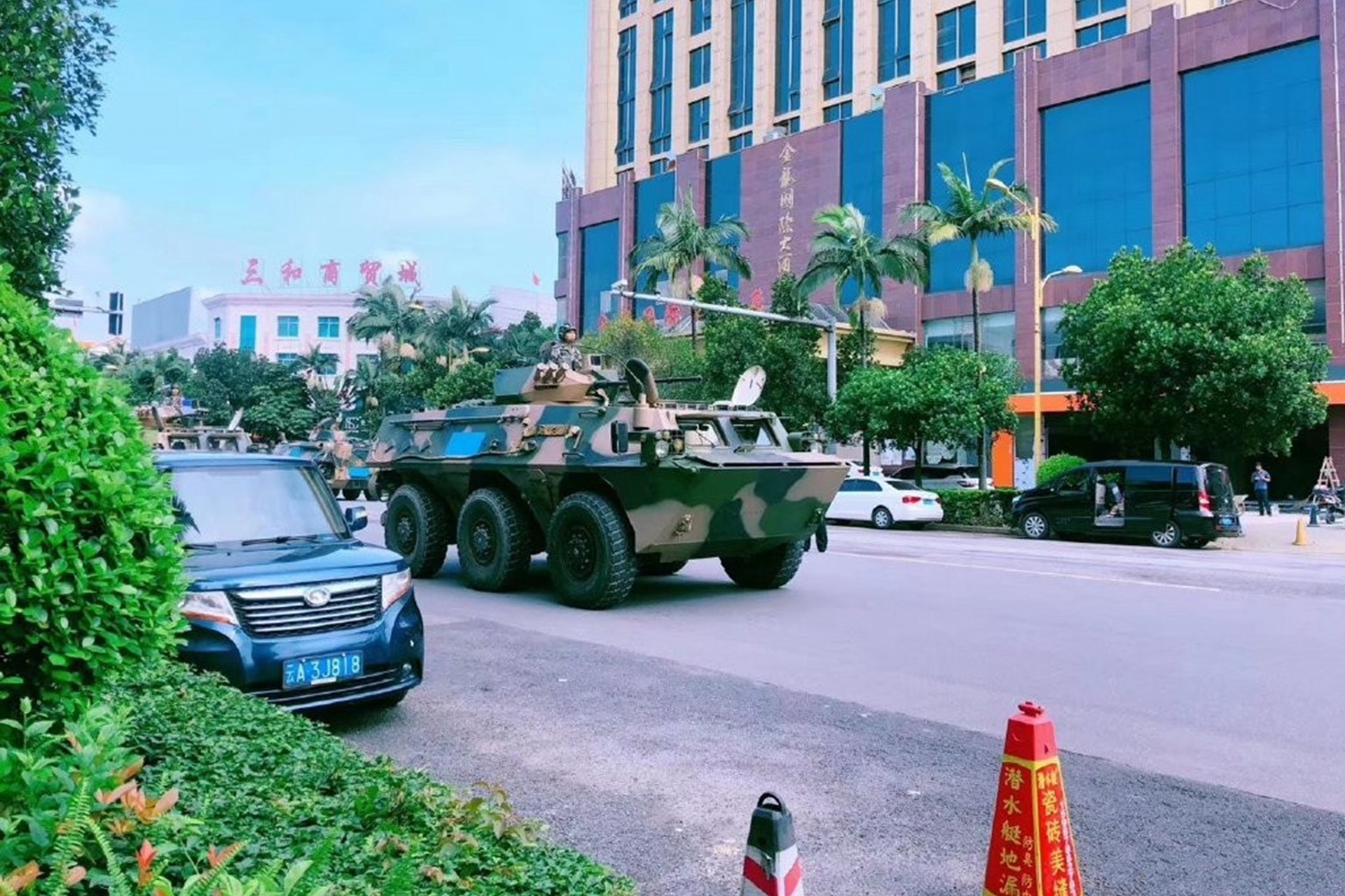 解放軍集結重兵到中緬邊境。(網上圖片) 解放軍集結重兵到中緬邊境。(網上圖片)