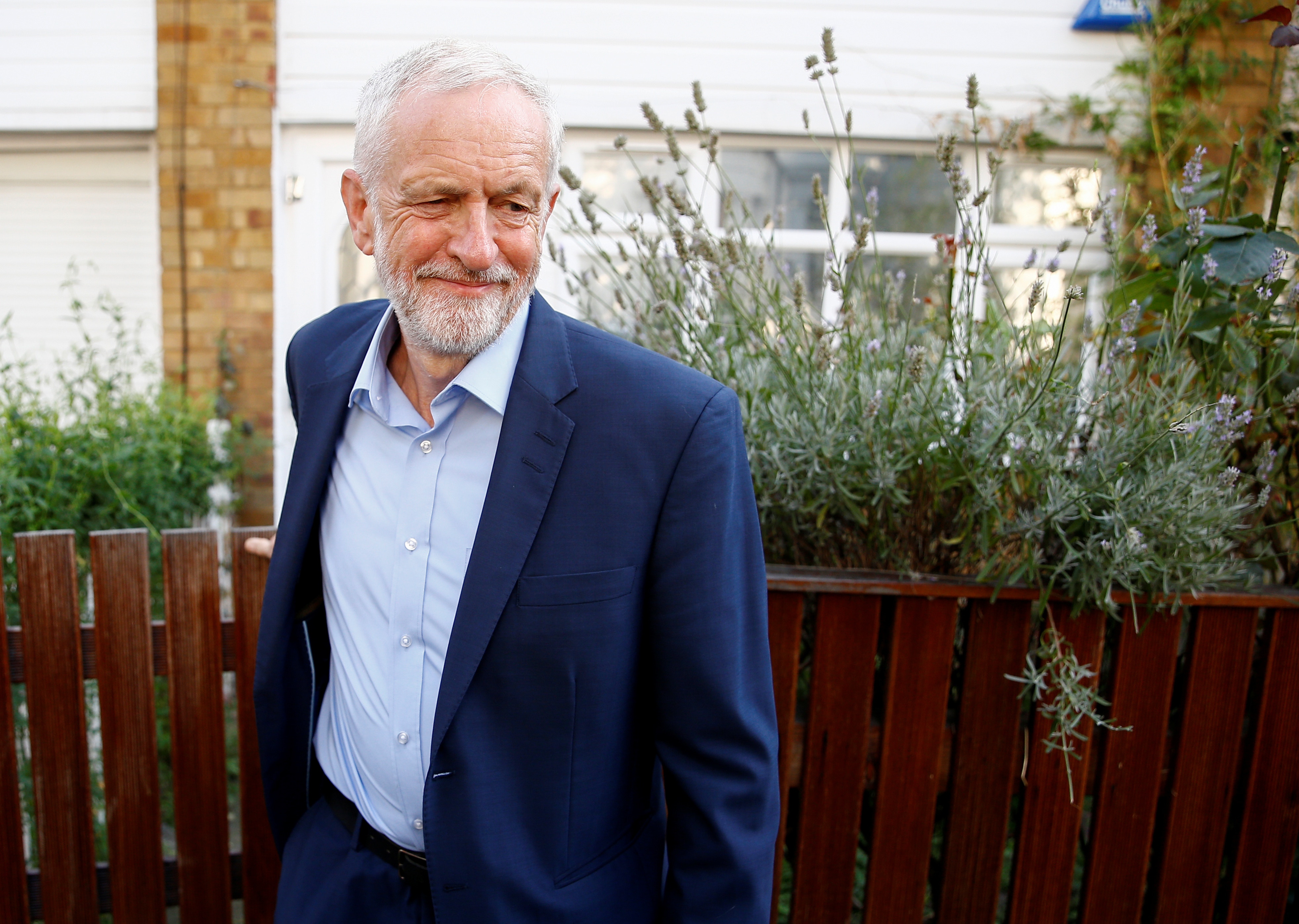 英國脱歐：工黨黨魁郝爾彬計劃將約翰遜趕下台，但在野黨不少聲音都反對由前者擔任看守首相。（路透社）