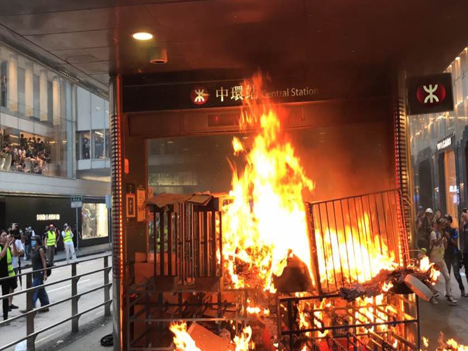 香港官员确认有少女被误导 为“勇士”提供免费性服务（组图） - 4