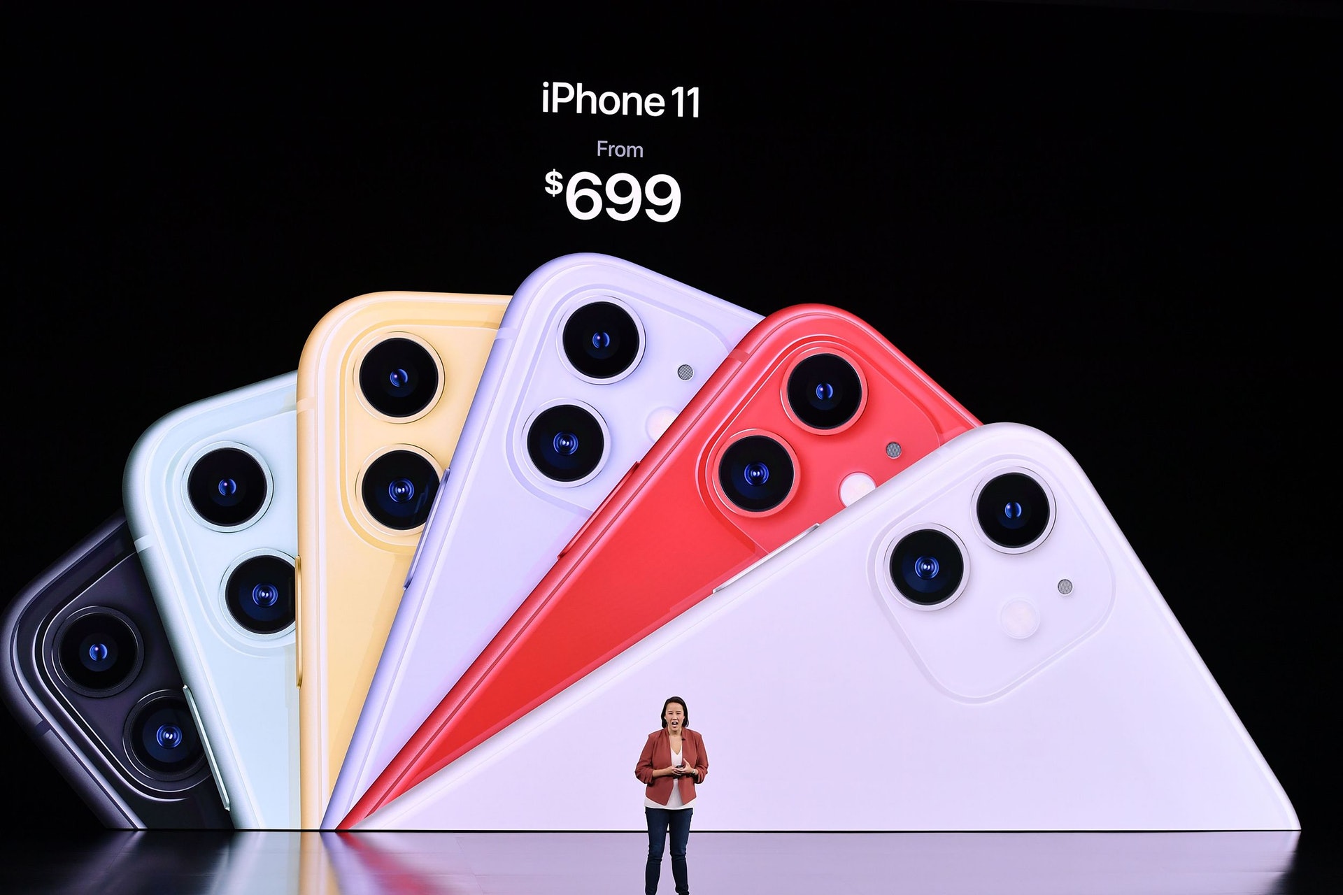 iPhone 11的價格親民,只需5499元人民幣起,在中國內地預售量驚人。(視覺中國) iPhone 11的價格親民,只需5499元人民幣起,在中國內地預售量驚人。(視覺中國)
