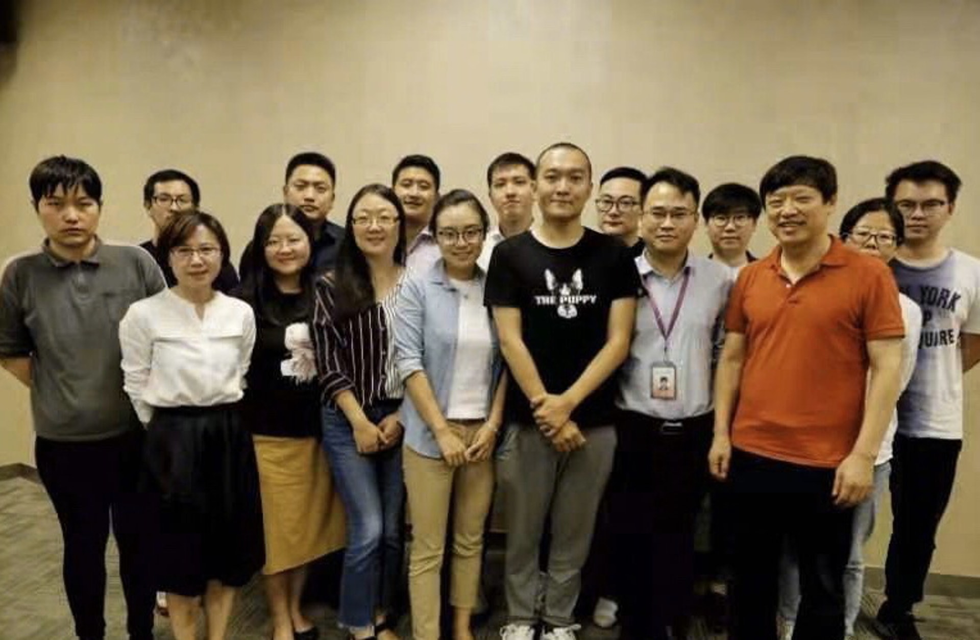 環球時報召開香港報道表彰會。付國豪(右三)獲得了10萬元人民幣的最高獎。
(胡錫進微博) 環球時報召開香港報道表彰會。付國豪(右三)獲得了10萬元人民幣的最高獎。
(胡錫進微博)