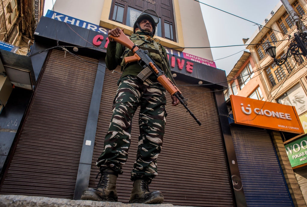 印度軍人在克什米爾街頭駐守，慎防有示威出現（Getty Images）