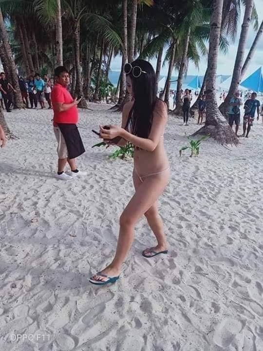 台灣女遊客的比堅尼相當性感暴露。（網上圖片）