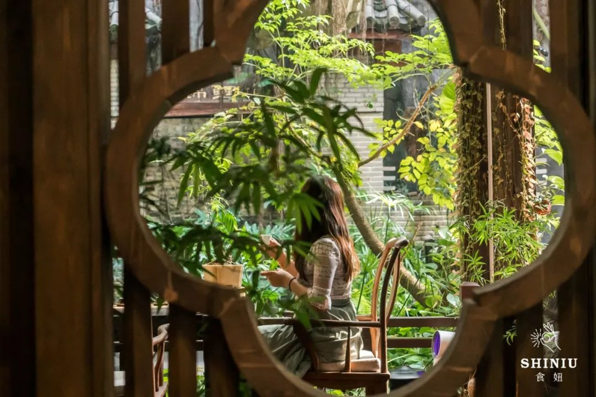 「綠野仙踪」般的氧氣吧,主打中式茗茶,港式奶茶,咖啡類飲品,還有小吃和甜點供應,於滿目自然之色中,來一場靜謐的下午茶。(食妞授權使用) (食妞授權使用)