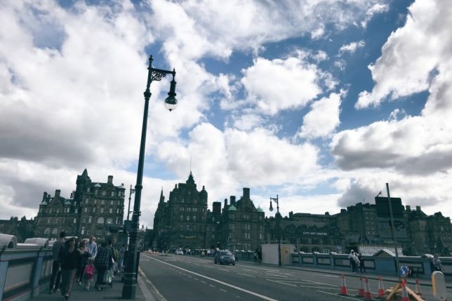 大家最熟悉的就是周杰倫《明明就》這支MV也是在愛丁堡取景。（KKday授權使用）