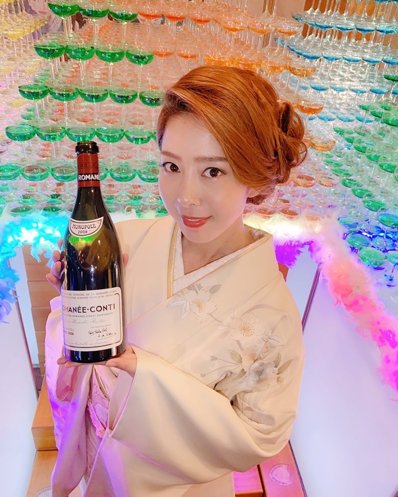 小川小姐的生日會動用了12座超名貴香檳塔。（Instagram@eri.ogawa1102）
