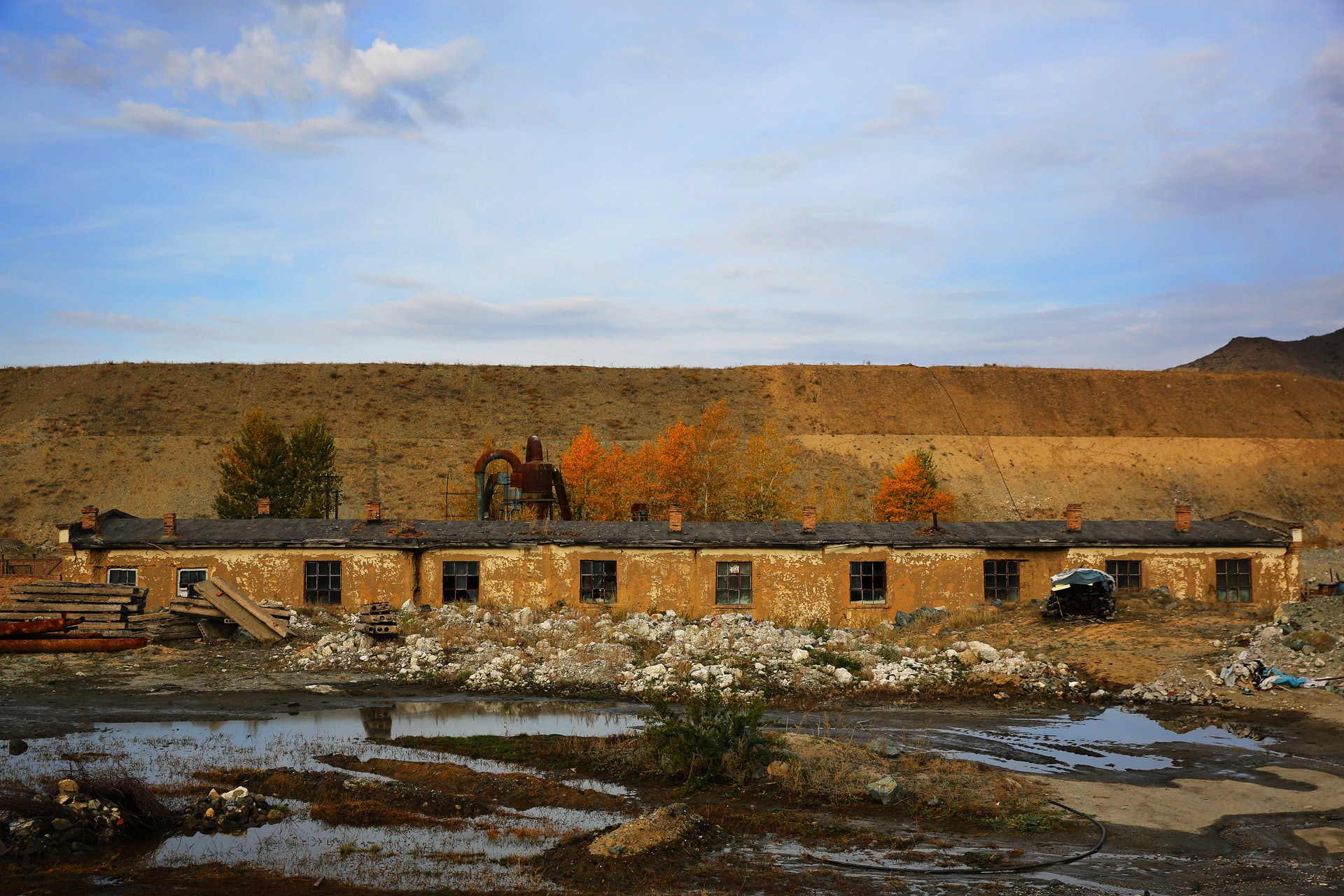 中國是世界最大稀土生產國。圖為新疆阿勒泰富蘊縣城可可托海鎮的三號礦脈。(VCG) 中國是世界最大稀土生產國。圖為新疆阿勒泰富蘊縣城可可托海鎮的三號礦脈。(VCG)