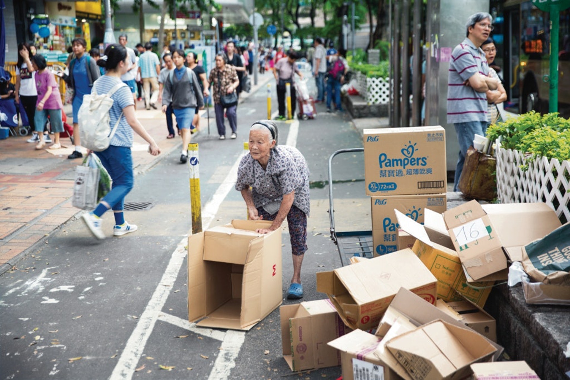 隨着本港人口老化問題日積顯著,政府必須下定決心推行全民退保,讓退休長者可以有尊嚴地安享晚年。(龔嘉盛攝) 隨着本港人口老化問題日積顯著,政府必須下定決心推行全民退保,讓退休長者可以有尊嚴地安享晚年。(龔嘉盛攝)