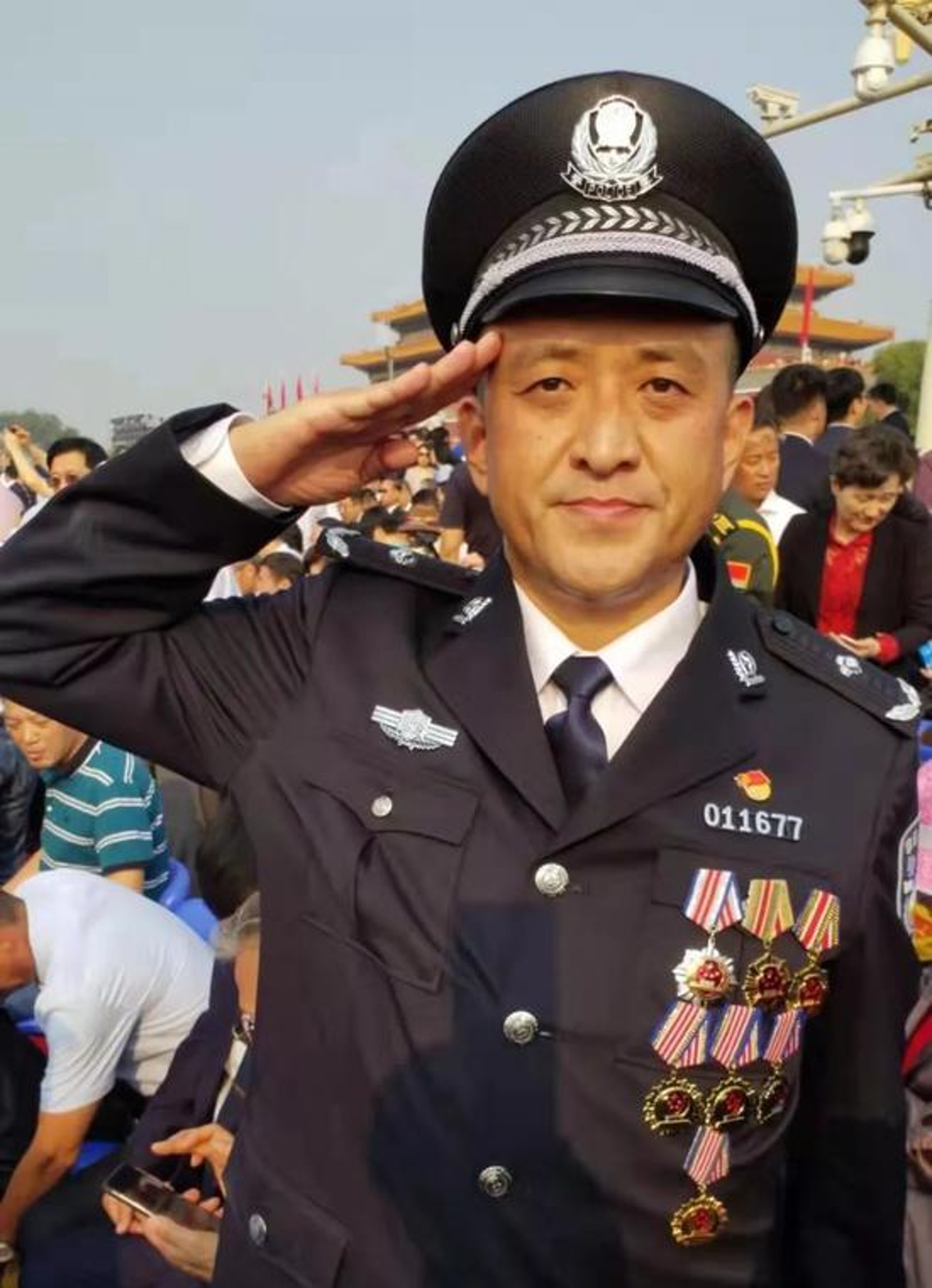 省級優秀警察涉黑被查曾獲邀觀禮中共70年大慶 圖 省級優秀警察涉黑被查曾獲邀觀禮中共70年大慶 圖