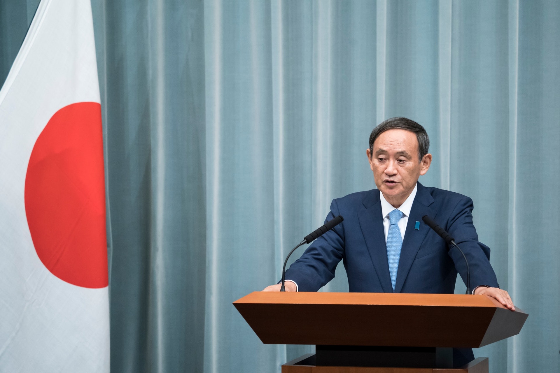 日本官房長官菅義偉記者會上否認有關消息,稱相關報道不正確。(Getty Images) 日本官房長官菅義偉記者會上否認有關消息,稱相關報道不正確。(Getty Images)