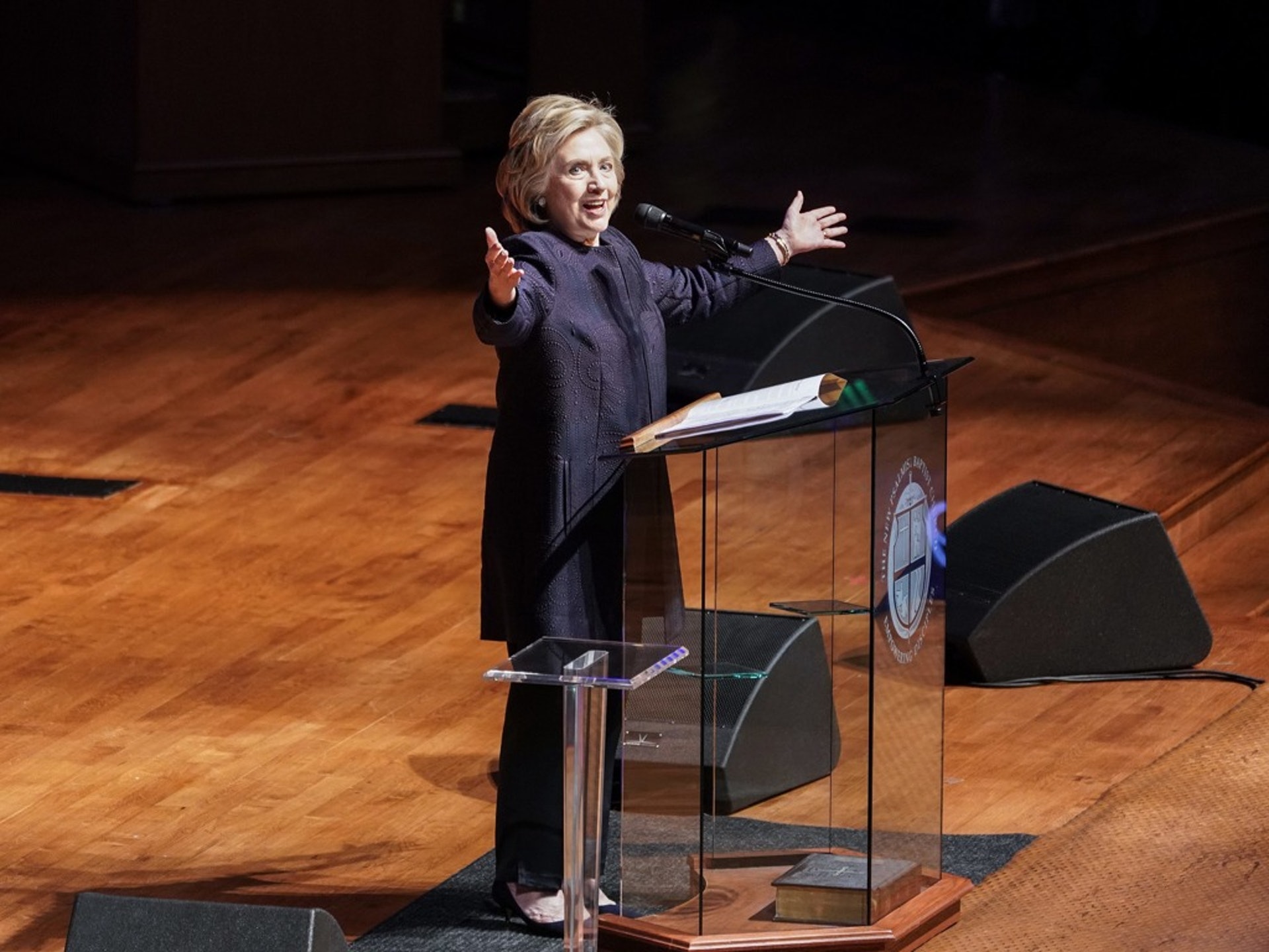 美前國務卿希拉里被指有意參加2020年大選，傳聞她一直在等待拜登退出。（Getty Images）