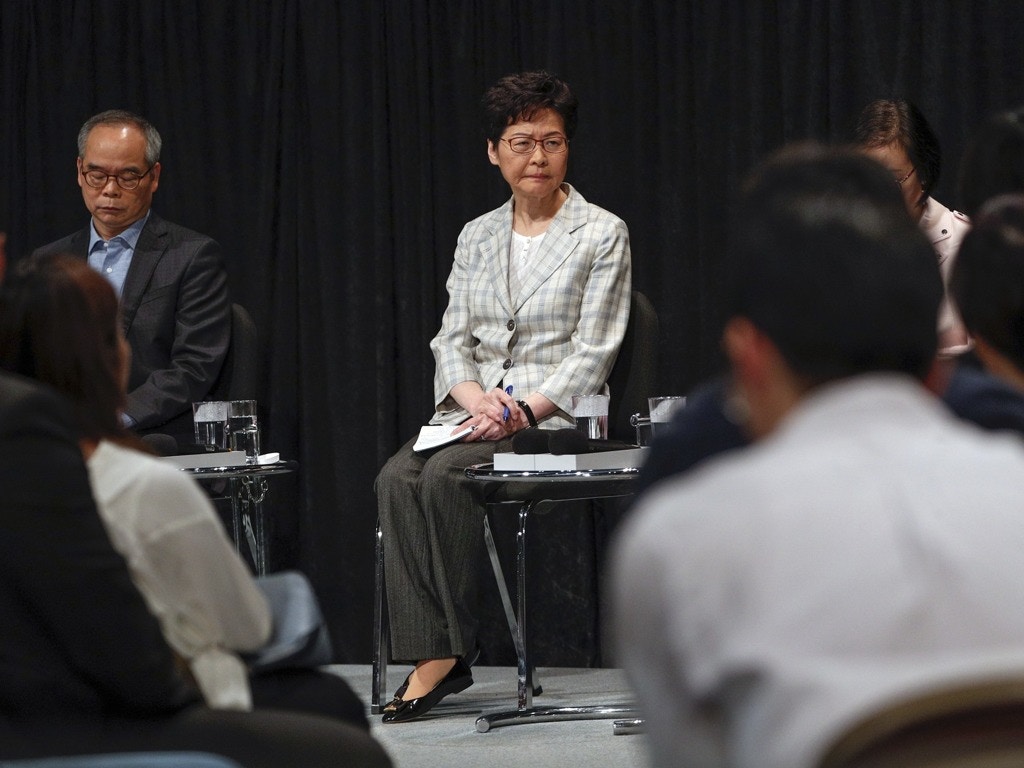 华人领袖劝诫香港激进示威者：自轻自贱没资格谈尊严（组图） - 2