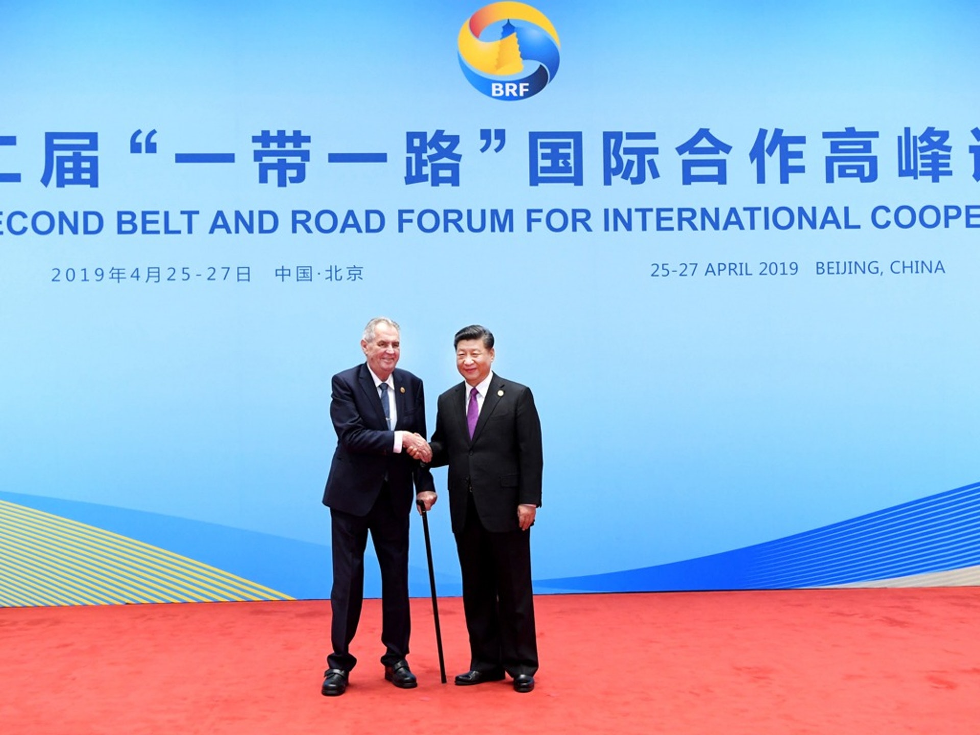 4月27日,中國國家主席習近平歡迎澤曼(左)參加第二屆一帶一路論壇。(新華社)