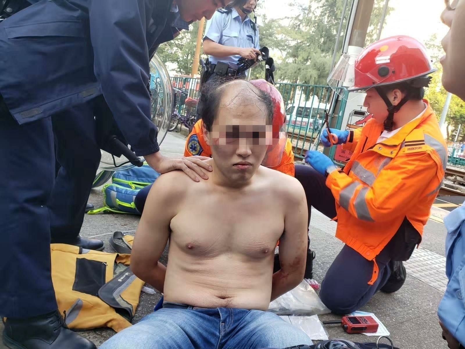 刺傷何君堯的男子姓董（30歲），沒有犯案紀錄。（網上圖片）