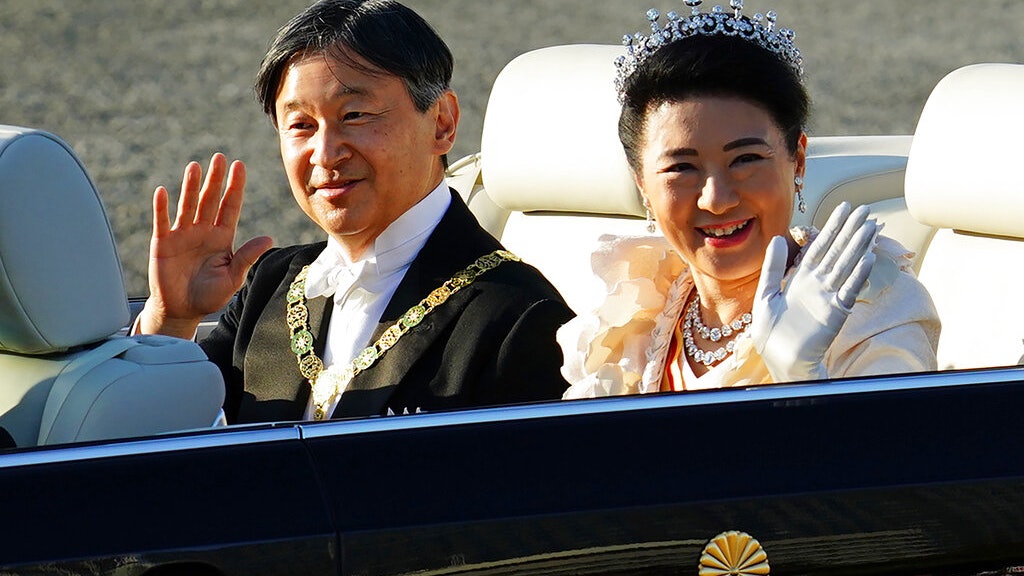 日本「祝賀御列之儀」 日皇德仁皇后雅子乘開篷車巡遊 日本「祝賀御列之儀」 日皇德仁皇后雅子乘開篷車巡遊