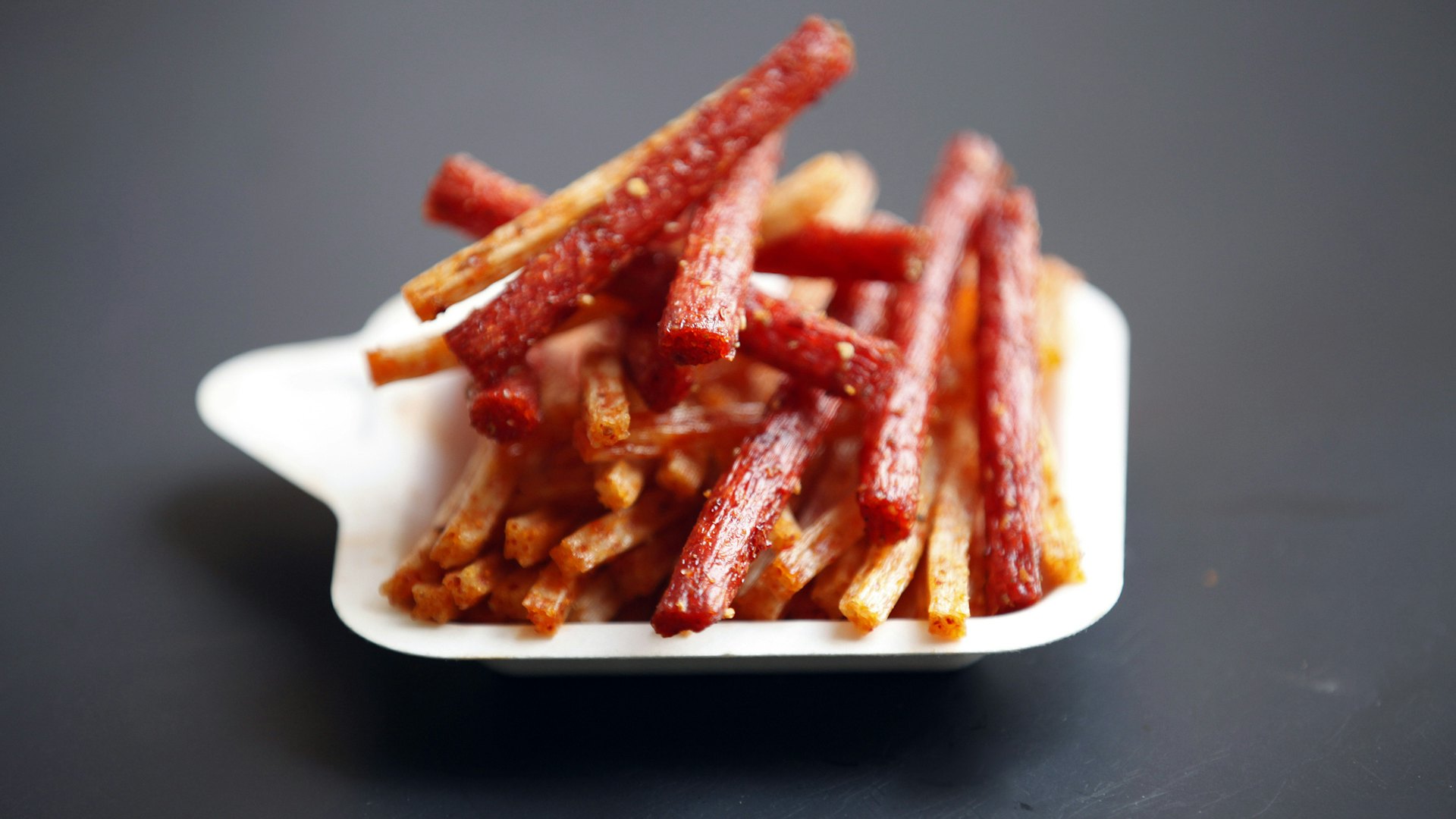 湖南零食称霸中国年货市场 驰名辣条发源竟与一场洪水有关