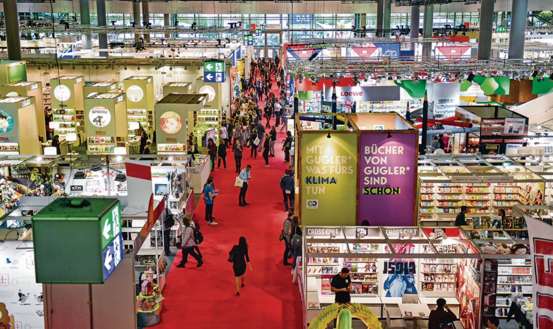 法蘭克福書展齊集全球逾7,000個出版社,吸引近28萬名訪客,是出版貿易界舉足輕重的競逐場。(Getty Images) 法蘭克福書展齊集全球逾7,000個出版社,吸引近28萬名訪客,是出版貿易界舉足輕重的競逐場。(Getty Images)