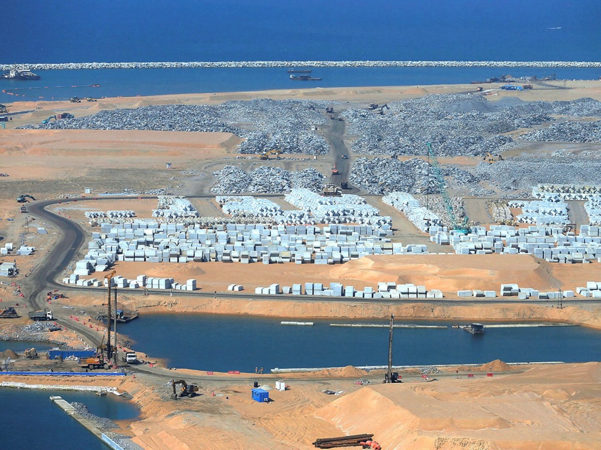 該項目是中斯兩國在「一帶一路」建設中重點項目,由中國企業與斯里蘭卡政府共同開發。(VCG)