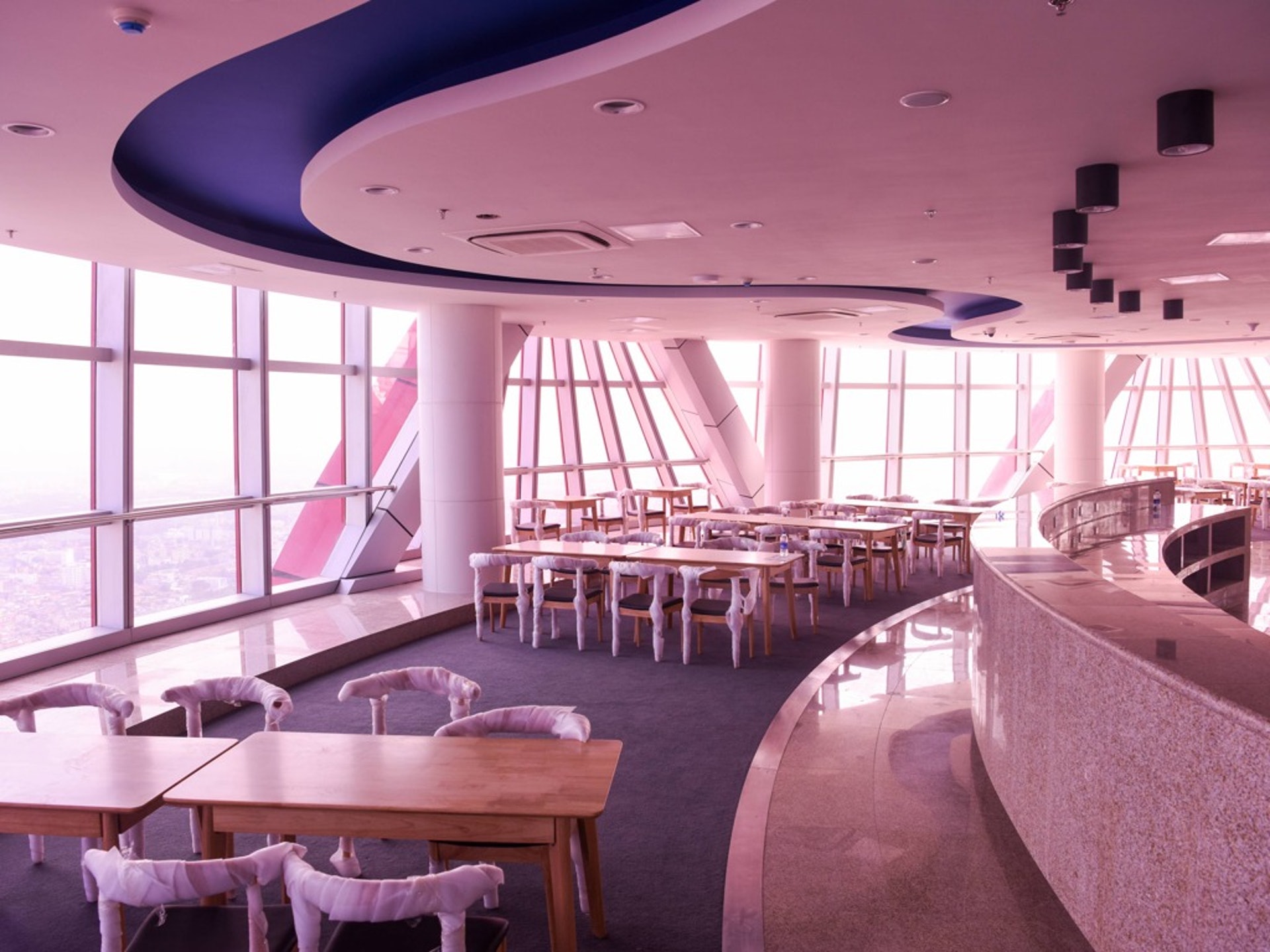 斯里蘭卡科倫坡蓮花電視塔拍攝的旋轉餐廳,工程由中國電子進出口有限公司總承建。(新華社)