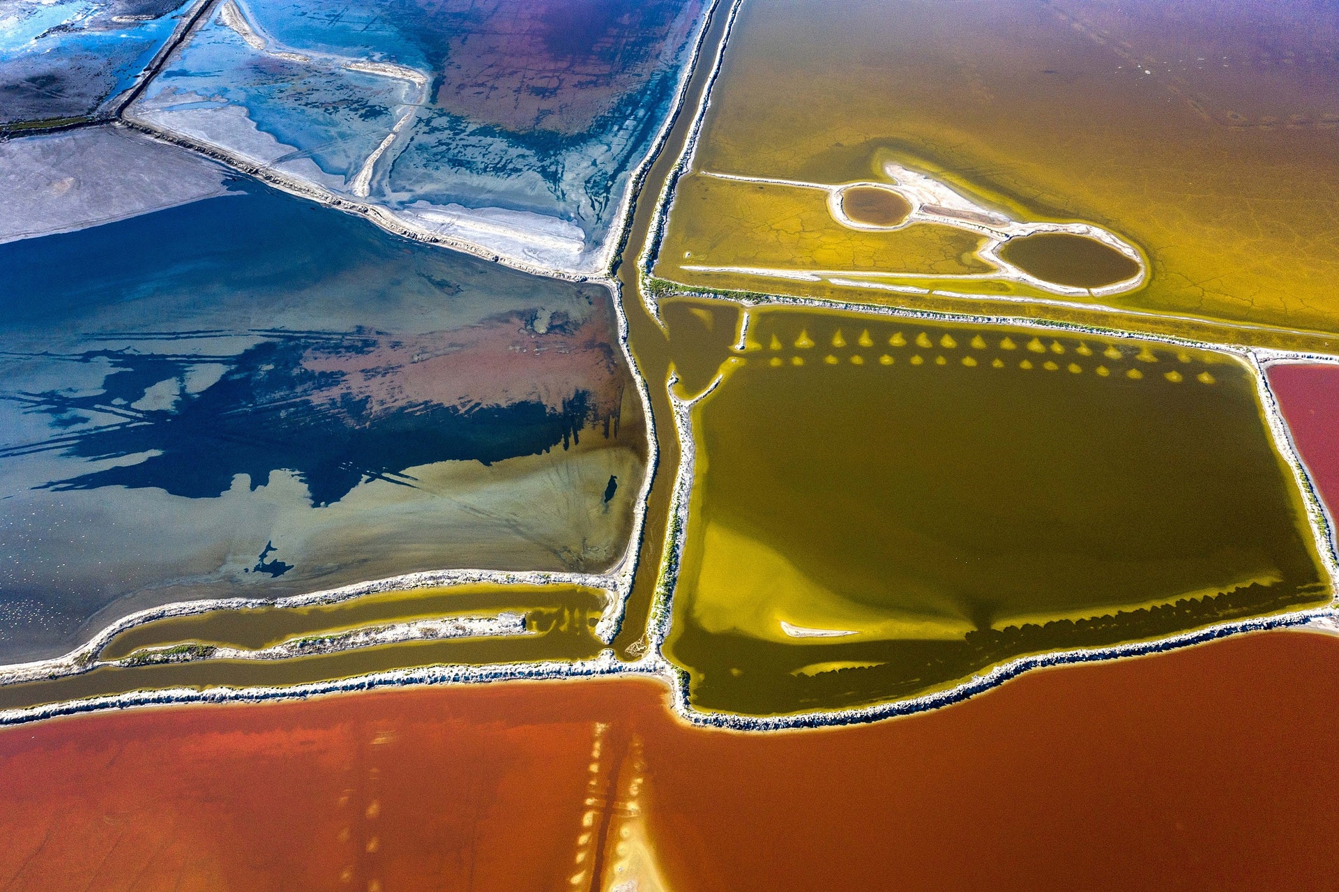 此外,夏季的高温,也會讓山西運城鹽湖湖水呈現出不同的顏色。(VCG) 此外,夏季的高温,也會讓山西運城鹽湖湖水呈現出不同的顏色。(VCG)