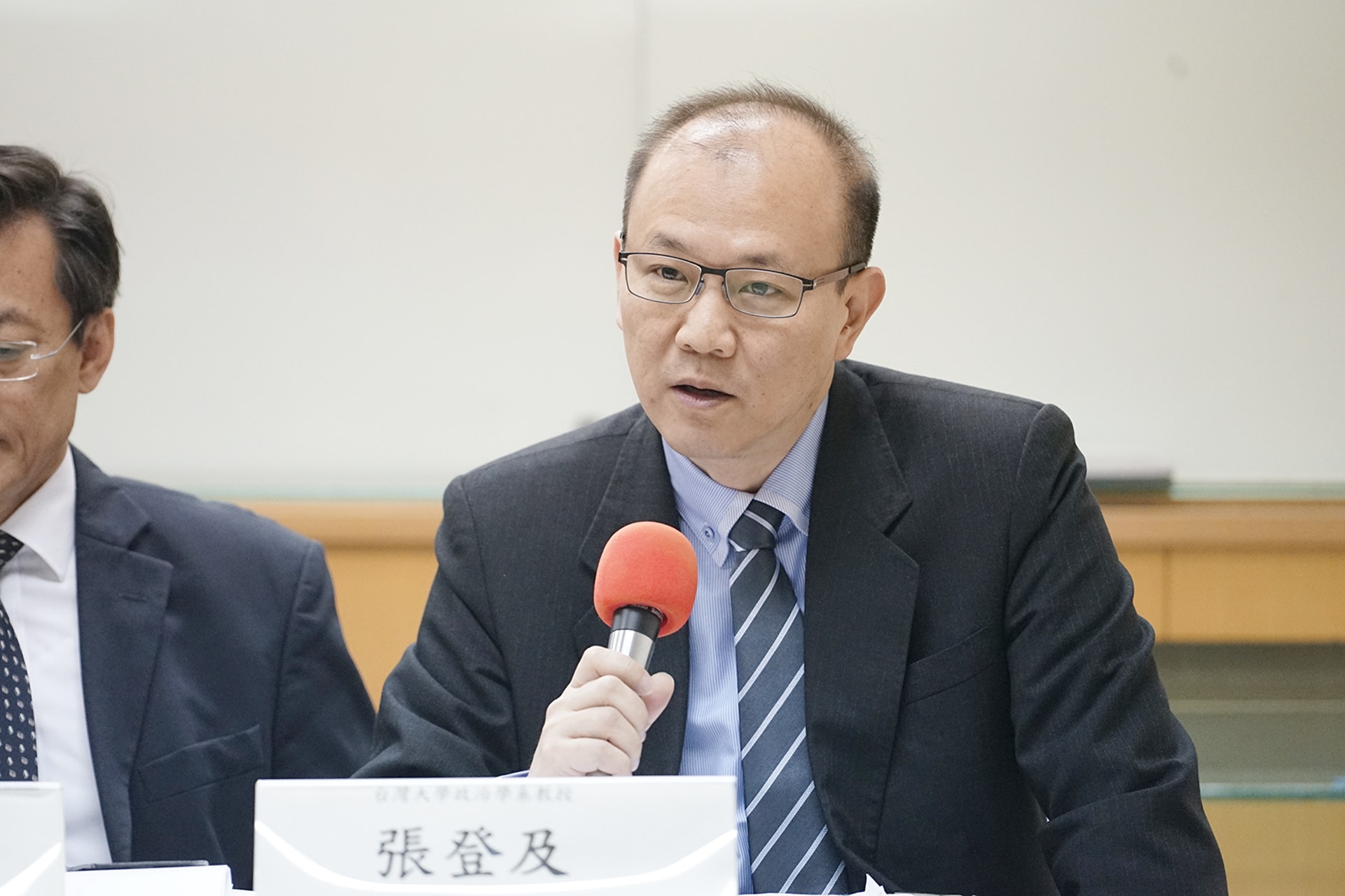 张登及解析中国外交三重逻辑:平衡者、负责者与挑战者的演变 张登及解析中国外交三重逻辑:平衡者、负责者与挑战者的演变