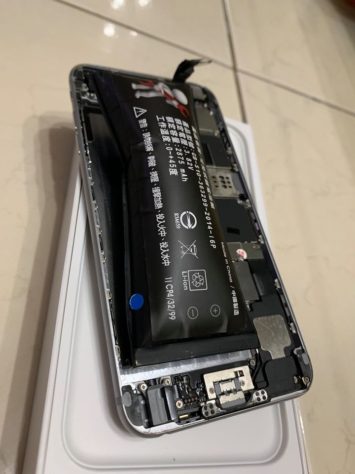 Iphone電池發脹如 黑糖糕 竟是這原因