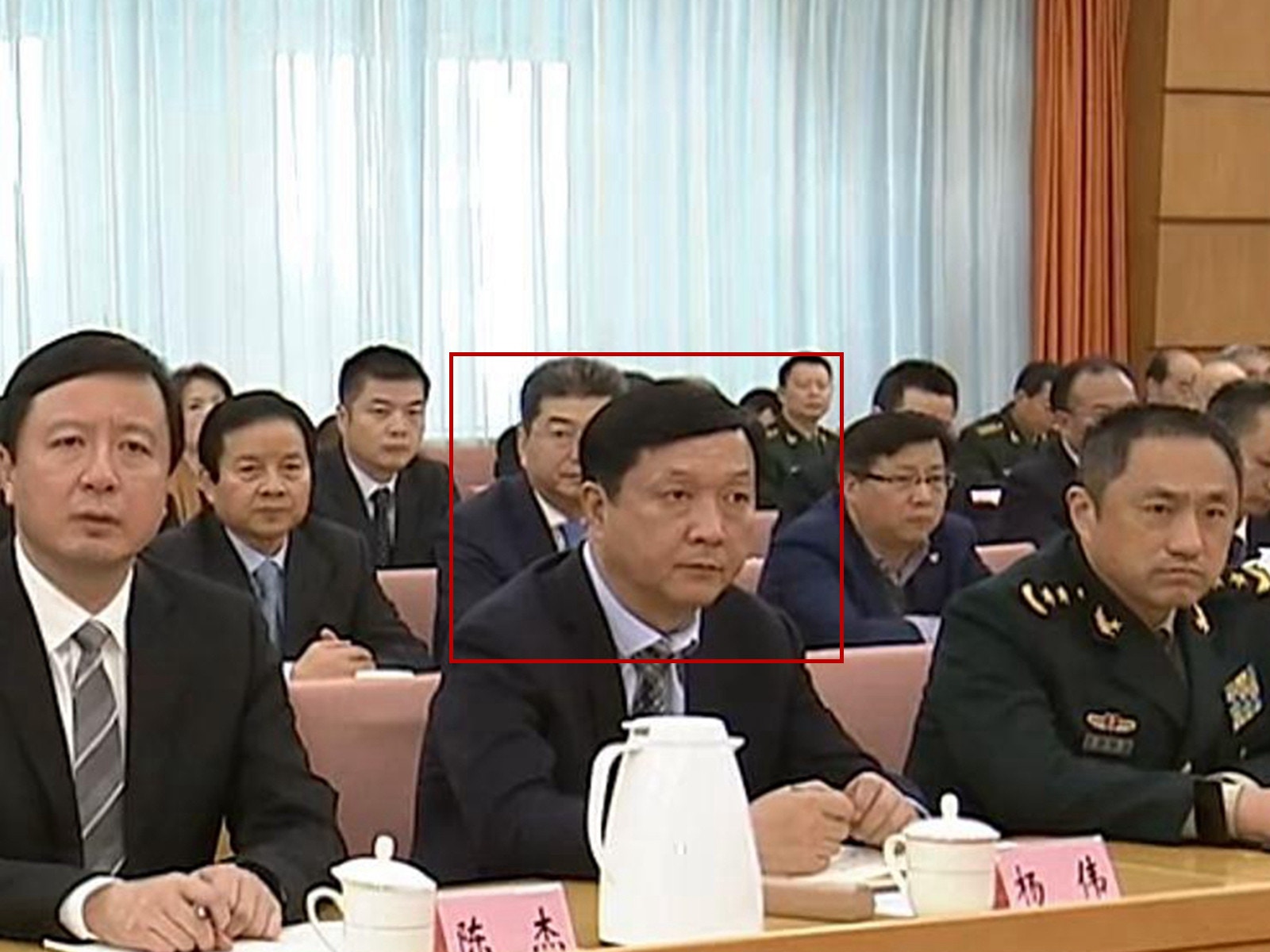 殲-20總設計師楊偉現身會議現場。（央視截圖）