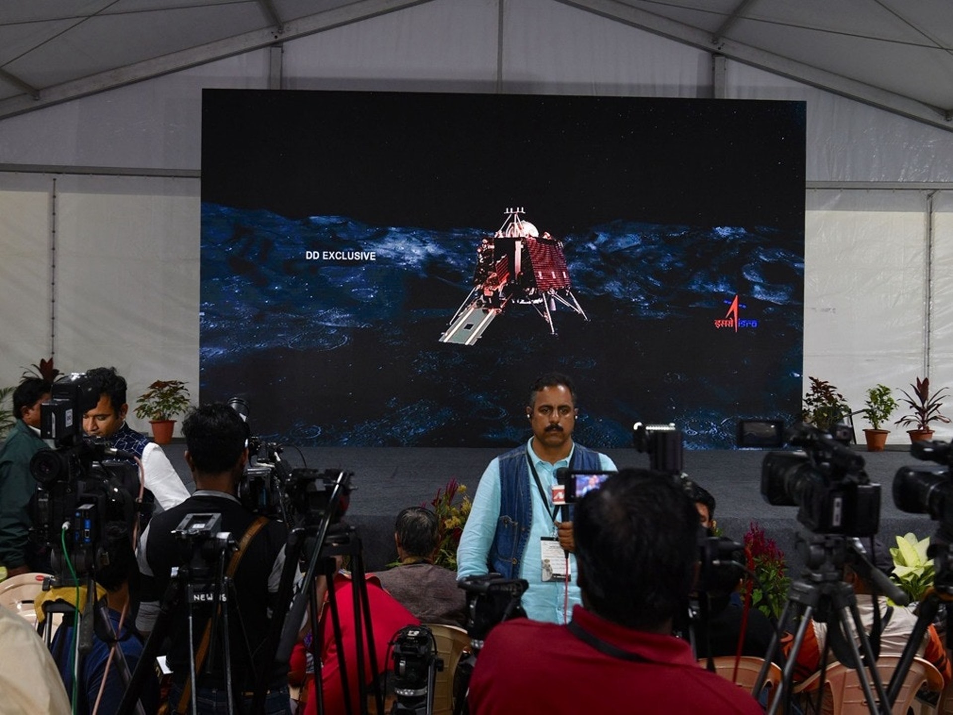 9月7日,印度空間研究組織在發射現場舉行記者會,介紹「月船2號」失聯情況。(VCG)