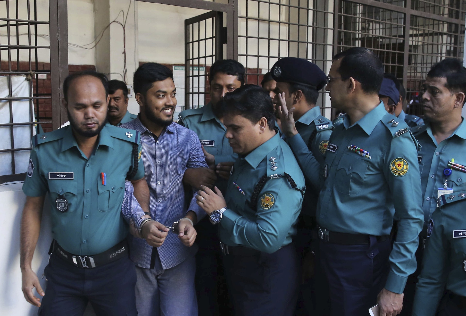 七名被告被指有份策動恐襲,法庭判處死刑。(美聯社) 七名被告被指有份策動恐襲,法庭判處死刑。(美聯社)