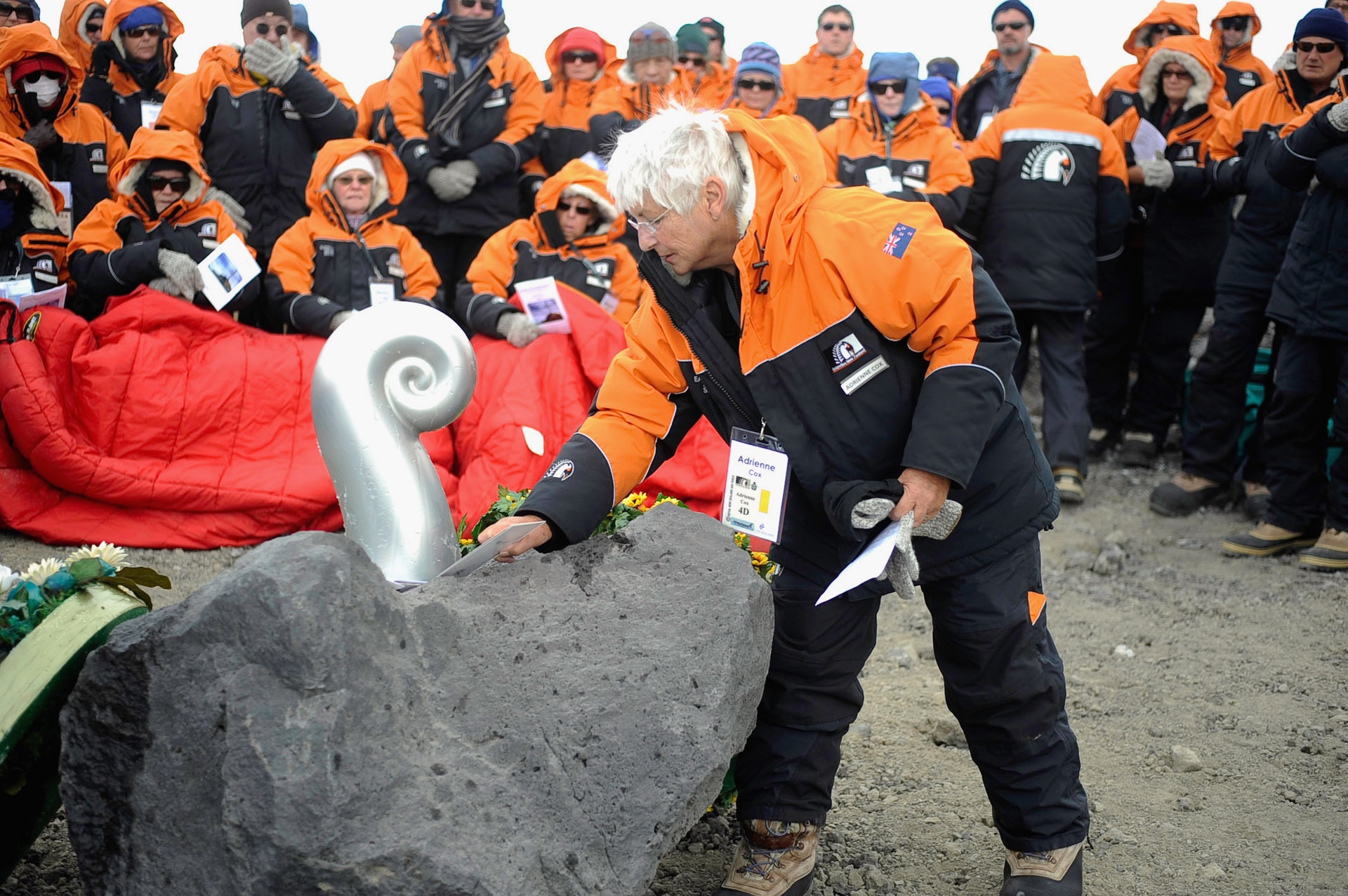 新西蘭政府曾於2011年派專機接載新西蘭航空901號航班死難者家屬到南極斯科特基地(Scott Base),悼念在1979年11月28日於南極遇空難離世的家人。(Getty Images) 新西蘭政府曾於2011年派專機接載新西蘭航空901號航班死難者家屬到南極斯科特基地(Scott Base),悼念在1979年11月28日於南極遇空難離世的家人。(Getty Images)