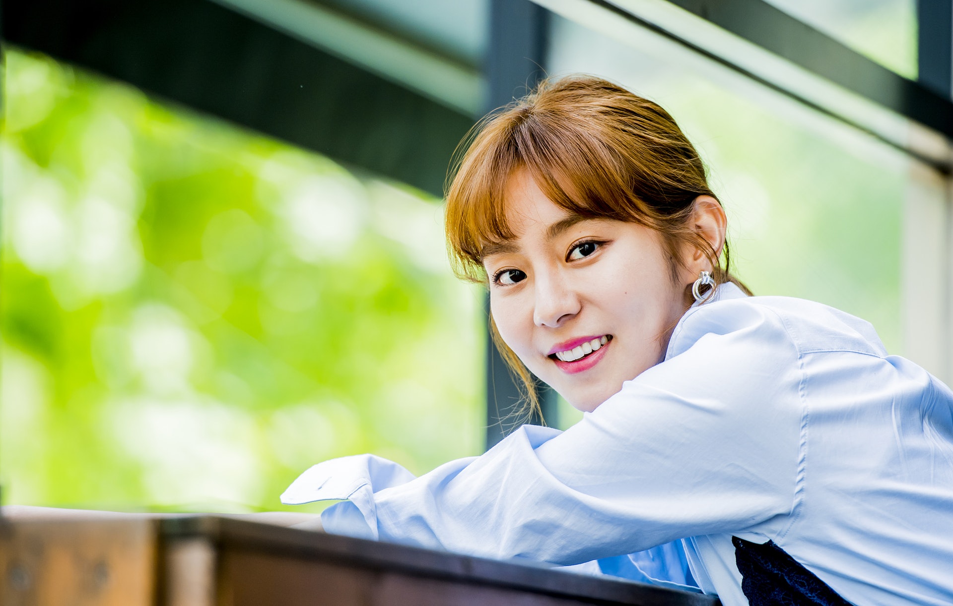 韓國女藝人U-ie曾在拍攝綜藝求生節目《叢林的法則》期間頭部撞向岩石,令她要縫針(視覺中國) (視覺中國)