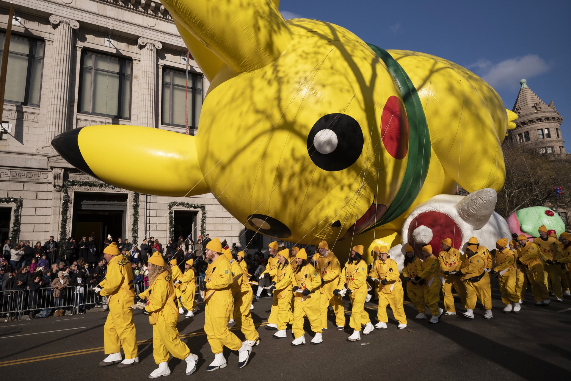 精靈寶可夢是巡遊的常客,連續第19年參加巡遊。皮卡丘成為今年的代表。(美聯社)