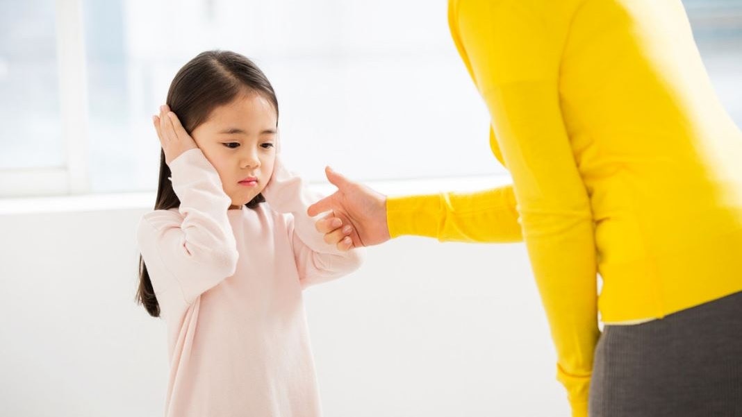 「咁蠢㗎你」、「成個女仔咁」……9句父母永遠不應對子女說的話 「咁蠢㗎你」、「成個女仔咁」……9句父母永遠不應對子女說的話