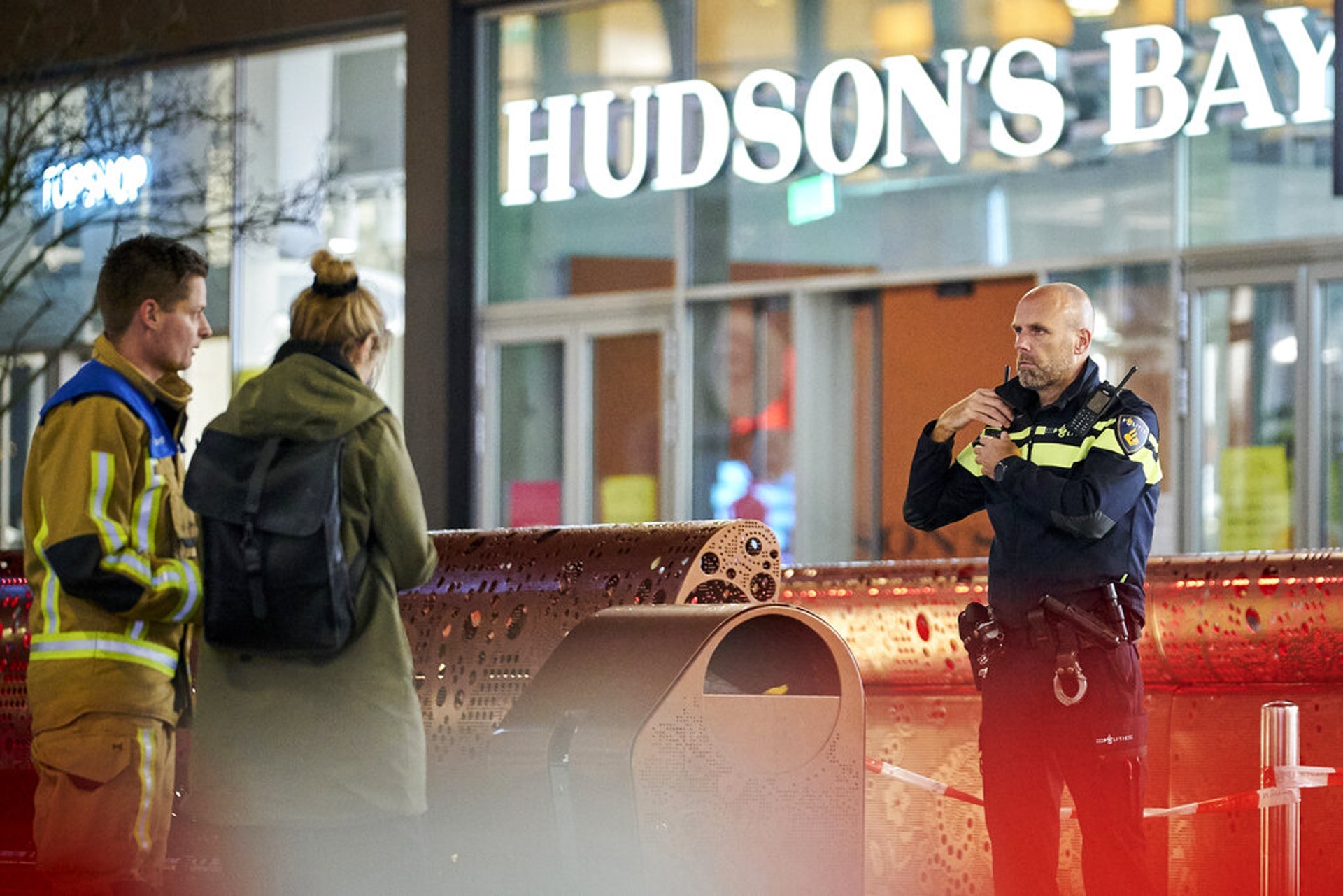 荷蘭城市海牙(Hague)發生持刀襲擊案,案中3名青年受傷。疑兇現在仍然在逃。(AP)