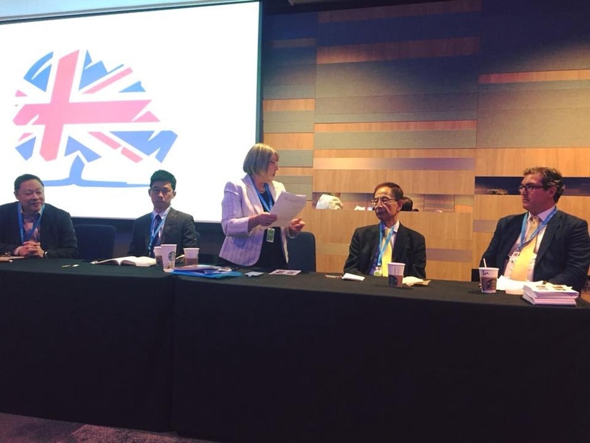 去年9月30日,英國保守黨舉行有關香港自由、法治受損題目的座談會,講者包括羅冠聰(左二)、李柱銘(右二)、戴耀廷(左一)等。(羅冠聰facebook)